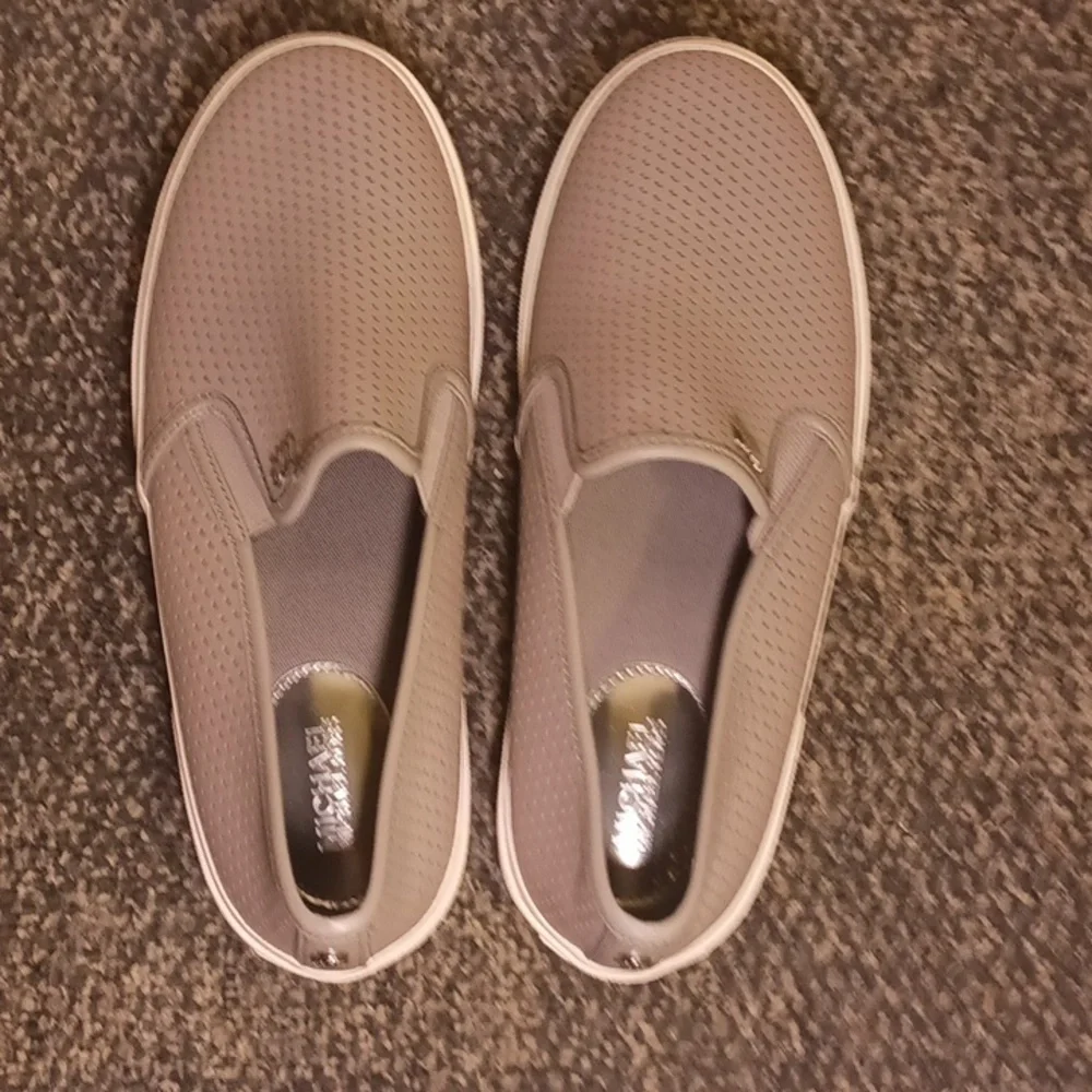 Michael kors Keaton size 7. 5 women's gray leather loafers